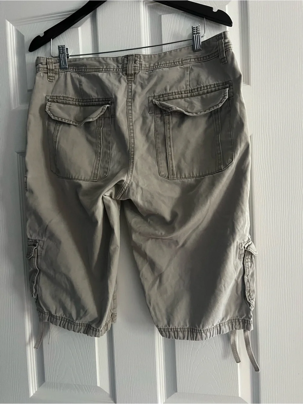 Vintage H&M Women’s Cargo Shorts in tan/ beige. Utility Pocket Style